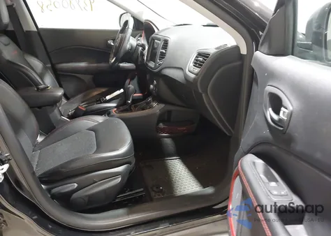 2020 Jeep Compass Trailhawk 4X4 z USA, uszkodzony, nr VIN 3C4NJDDB3LT143957